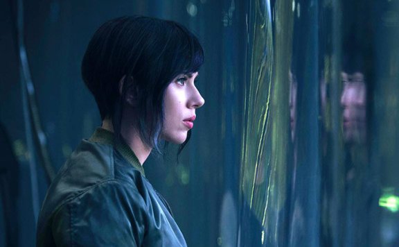 黑寡妇变身素子少校 美版「攻壳机动队」电影公布首张剧照
