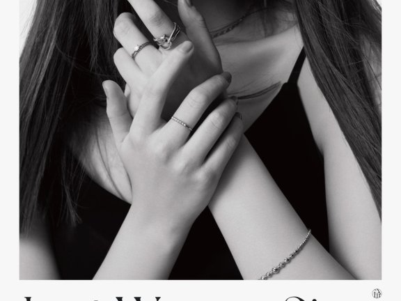 mora-鷲尾伶菜的《Call Me Sick》